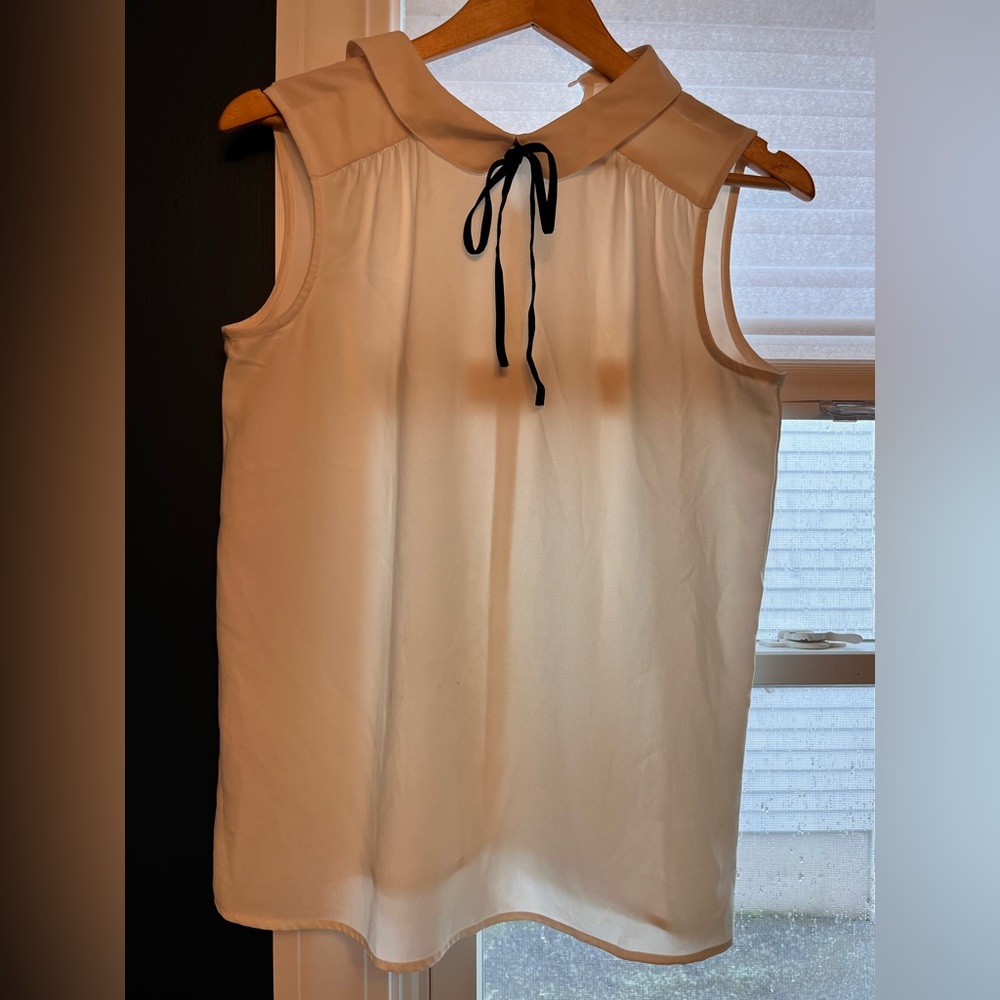 Banana Republic white tie neck blouse. Xs.